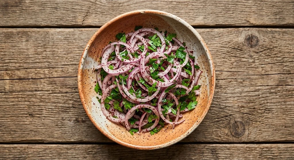 Sumaklı soğan salatası